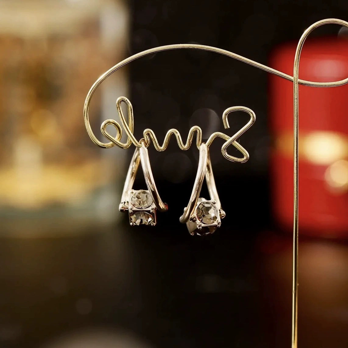 Elegant and luxurious black Mozambique diamond earrings